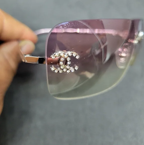 VINTAGE CHANEL (4017-D) RIMLESS PINK GRADIENT TINTSUNGLASSES (RARE)